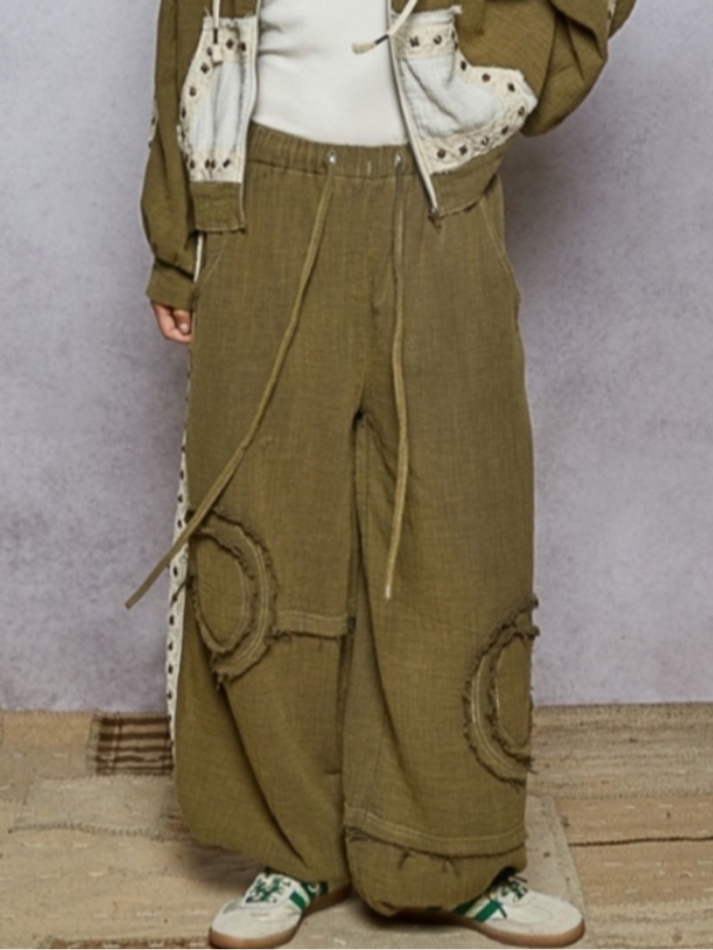 NWOT POL studded jogger pants in olive size women’s Medium